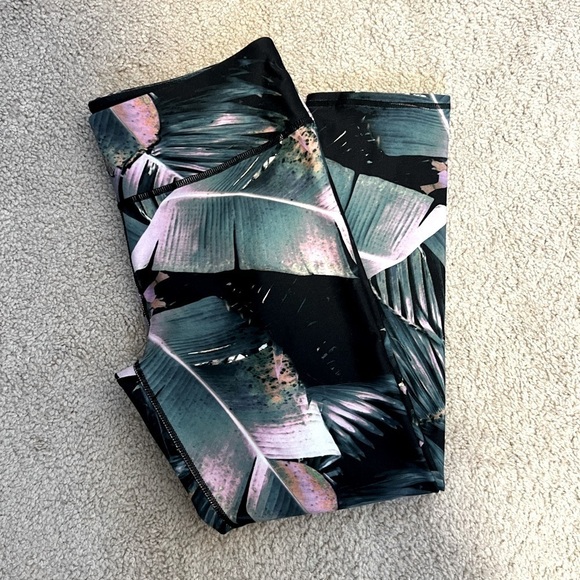 FABLETICS Women’s Tropical Print Leggings Fits S/M - Picture 1 of 9
